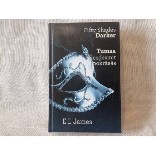 Tumsa piecdesmit nokrāsās